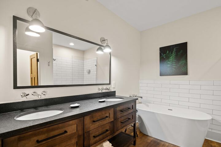 Room 15 of 48