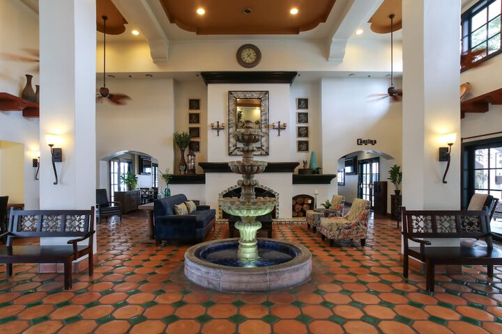 Oxford Suites Pismo Beach