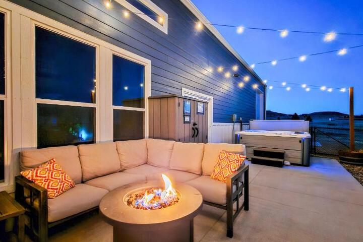 Black Hills Barndo-Hot Tub & Massage Chair