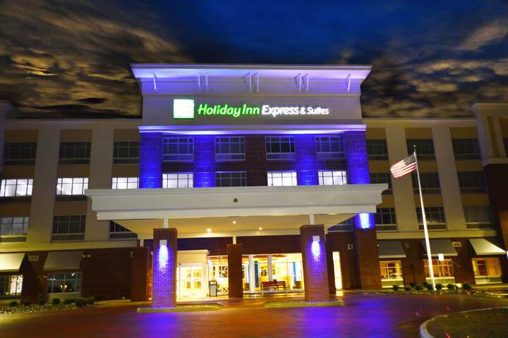 Holiday Inn Express & Suites Toledo South - Perrysburg by IHG