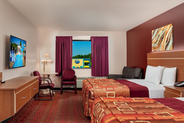 Grand Marquis Waterpark Hotel & Suites