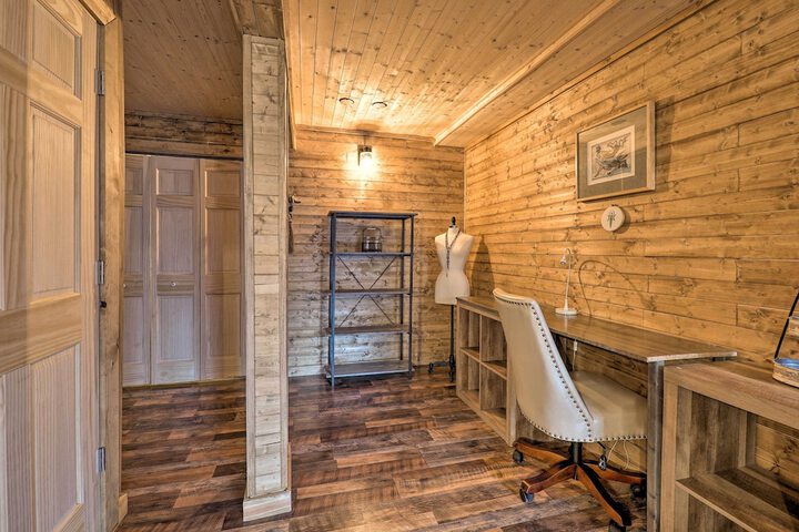 Charming Log Cabin at Double JJ Ranch Resort!