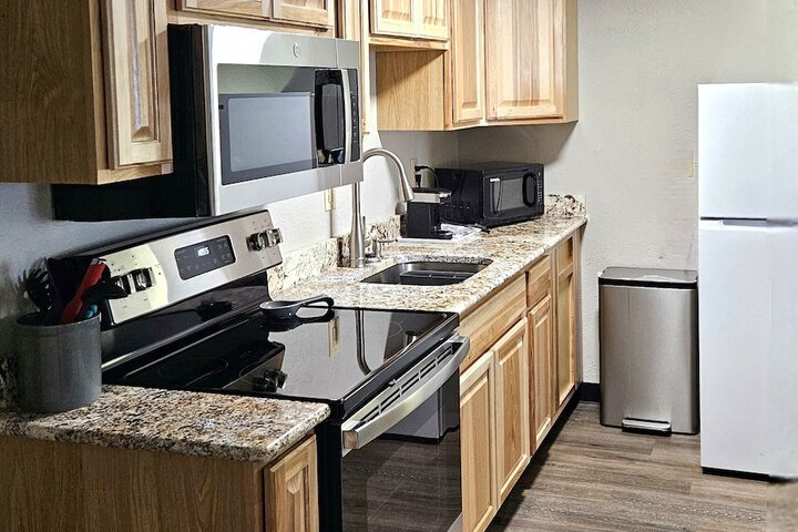 Days Inn and Suites by Wyndham Downtown Missoula-University