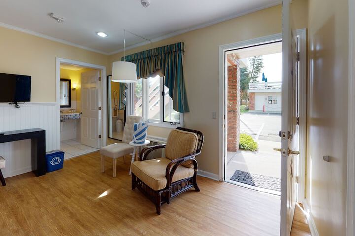 Breezeway Boutique Hotel