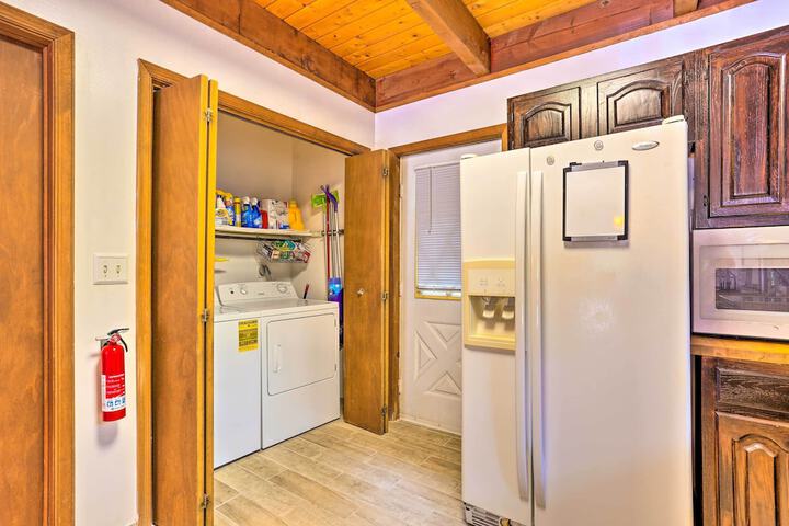 Bushkill House w / Deck & Community Amenities!