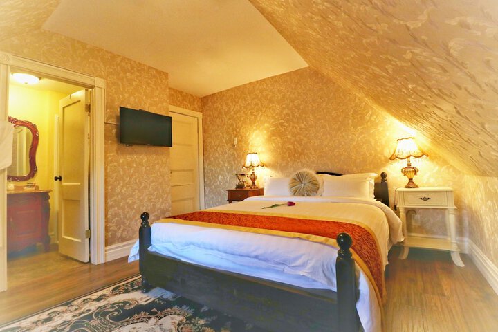 Room 170 of 252