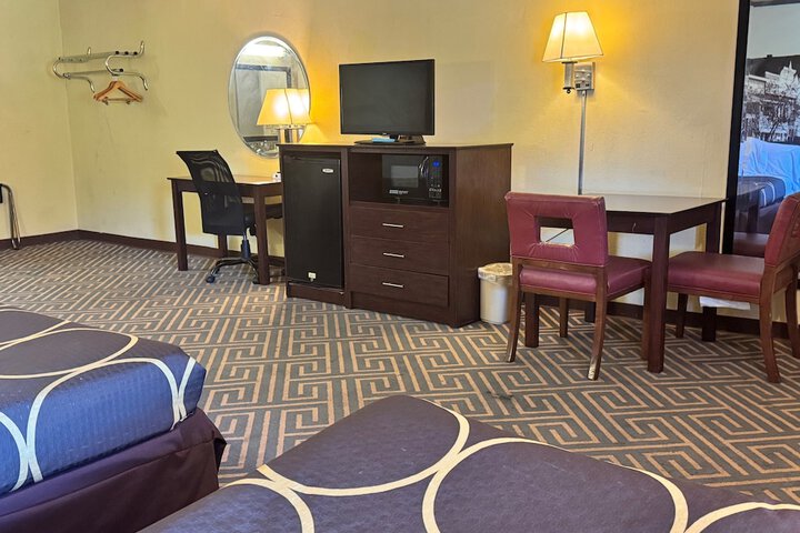 Super 8 by Wyndham Laurel