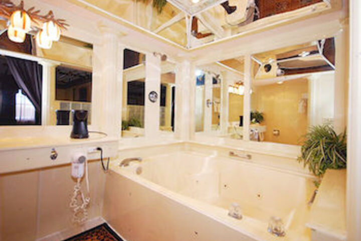 Rodeway Inn & Suites