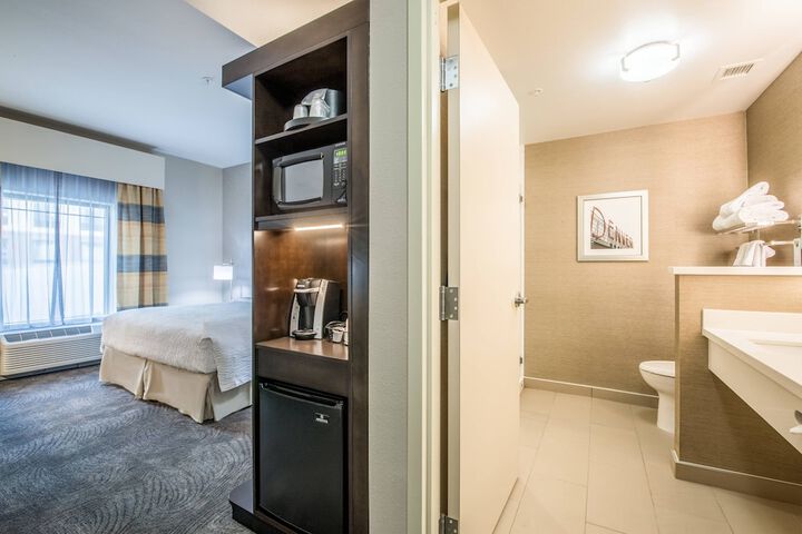 Room 33 of 43