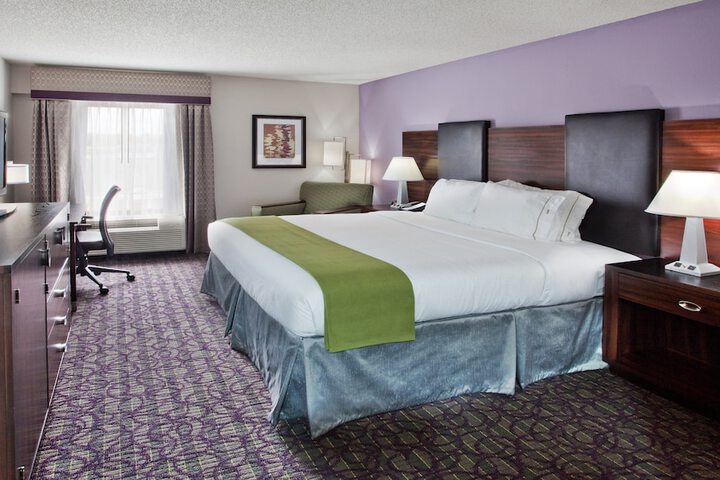 Room 32 of 60