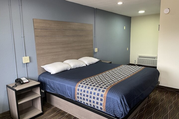 Room 16 of 21