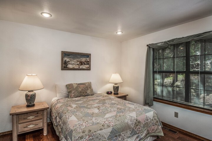 Room 9 of 26