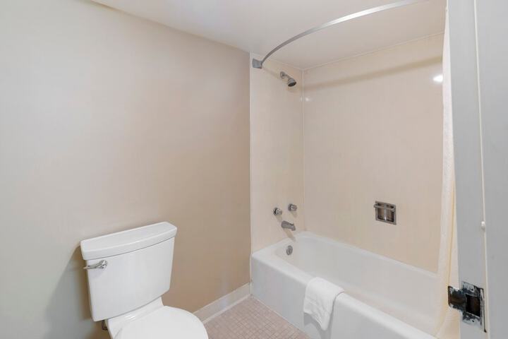 Room 12 of 40