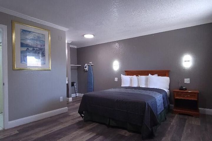 Room 35 of 59