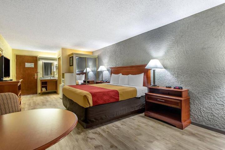Econo Lodge Broken Arrow