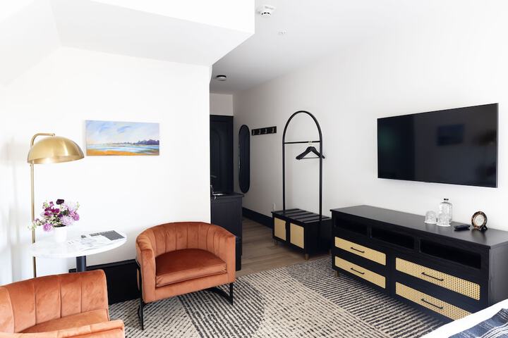 Room 52 of 76