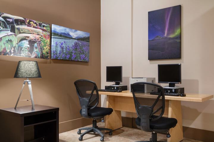 Business Center 16 of 19