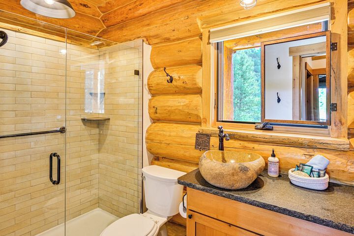 Riverfront Retreat w / Hot Tub: Fish & Hike!