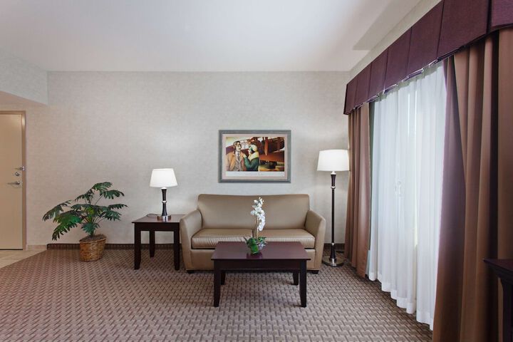 Room 12 of 32