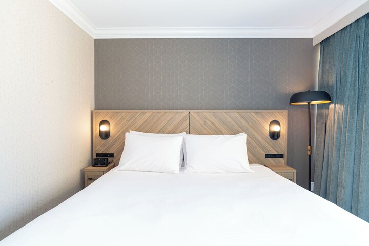 Room 21 of 33