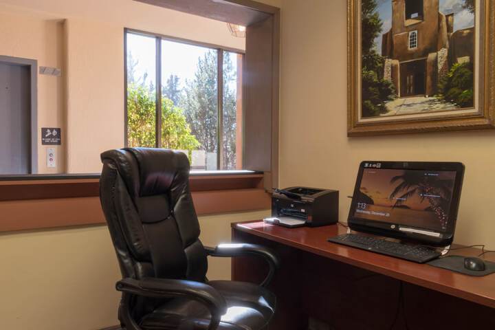 Business Center 44 of 46