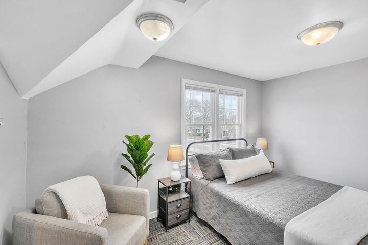 The Loft 3BR Apartment with Scenic Deck