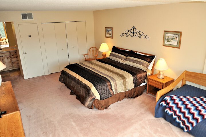 Room 7 of 25