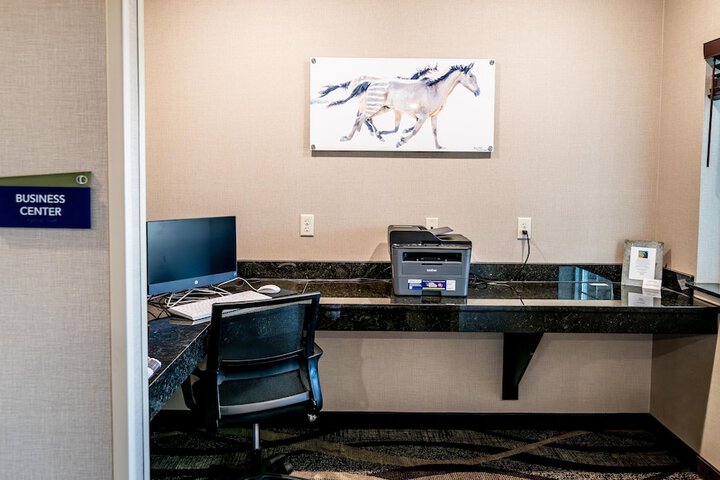 Cobblestone Hotel & Suites - Lamar