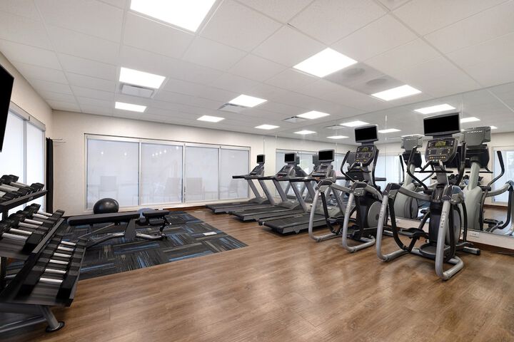 Holiday Inn Express & Suites Detroit Dearborn by IHG
