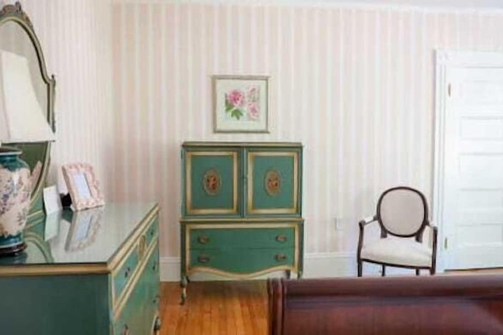 Room 16 of 33
