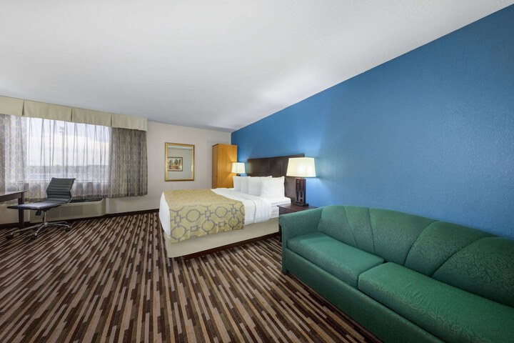 Room 9 of 33