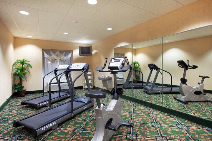 Holiday Inn Express & Suites Lenoir Cty by IHG