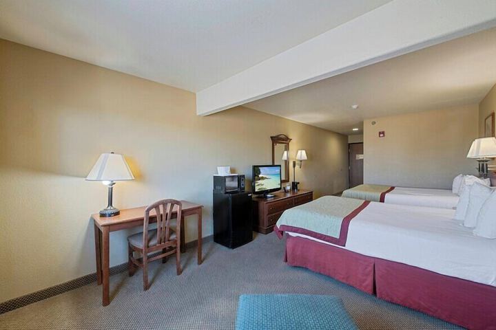 Pinedale Hotel & Suites
