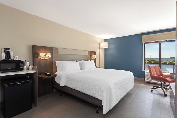 Room 14 of 33