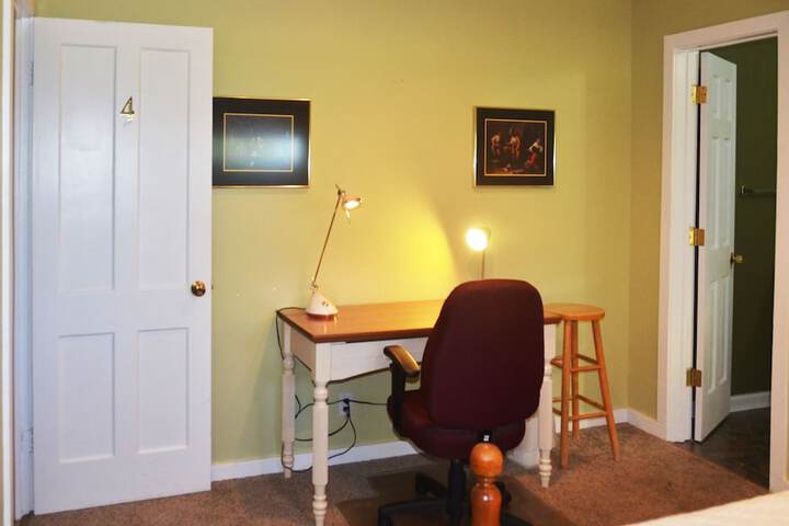 Room 9 of 30