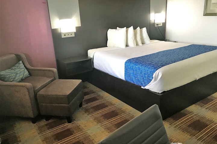 Room 13 of 18