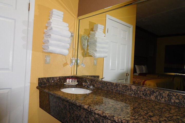 Room 12 of 37