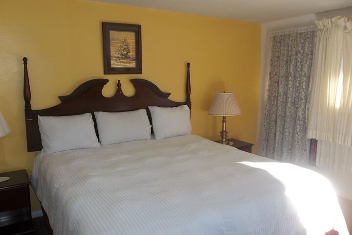 Room 9 of 10