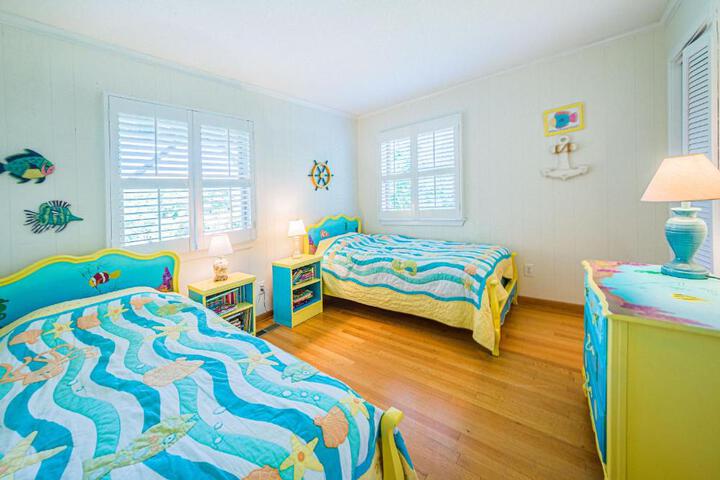A Summer Place - Duck Sanderling, Ocean View, 50 Yards to Beach, Community Pool