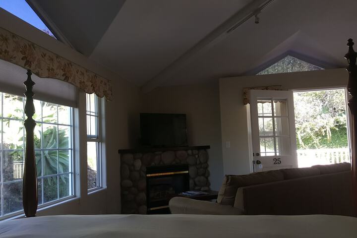 Malibu Country Inn