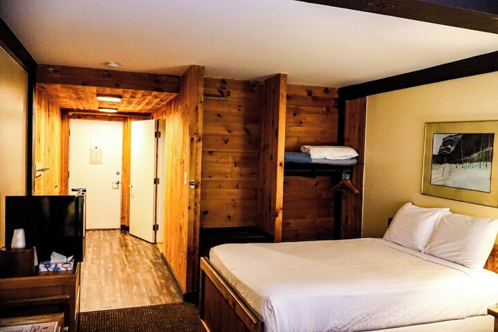 Room 35 of 69