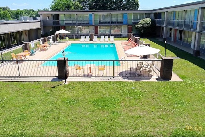 RIVER ROCK INN