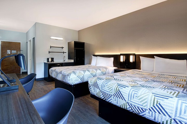 Room 19 of 37