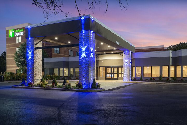 Holiday Inn Express Naperville by IHG