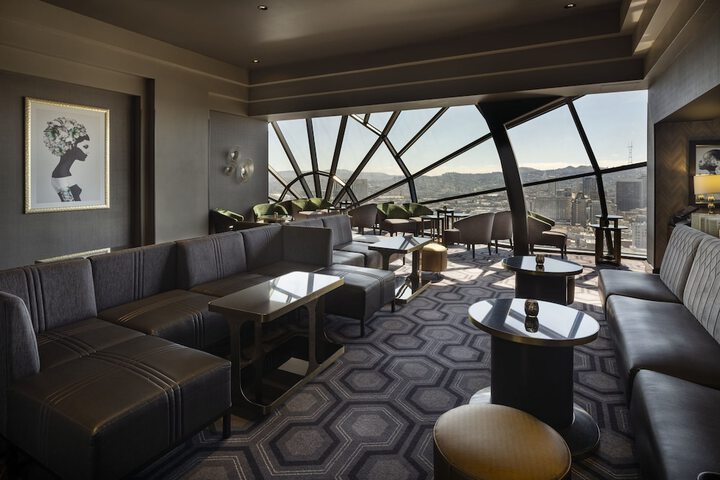 Lounge 105 of 145