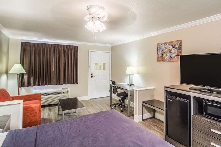 Room 16 of 38