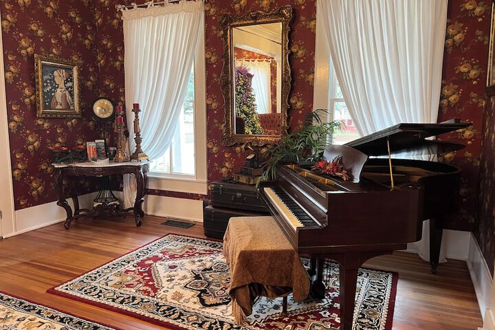 Benefield House Bed & Breakfast