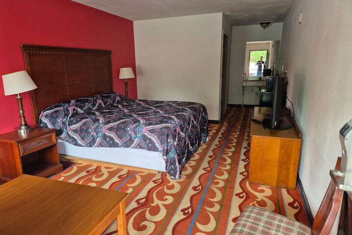 Room 11 of 11