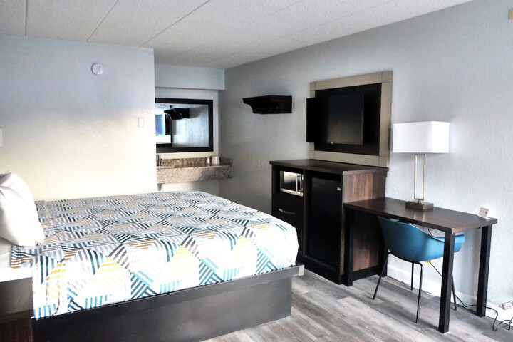 Room 25 of 33