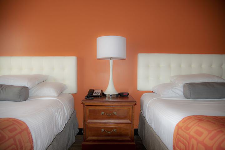 Howard Johnson Hotel & Suites by Wyndham Allentown / Dorney
